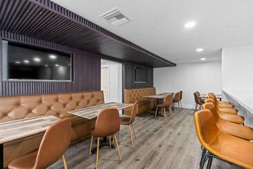 호텔 Super 8 By Wyndham Kissimmee Orlando