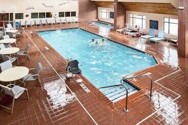 هتل The Inn On Lake Superior