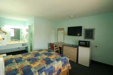 هتل Travelodge By Wyndham Parkersburg