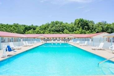 هتل Travelodge By Wyndham Parkersburg