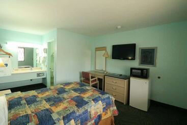 هتل Travelodge By Wyndham Parkersburg