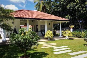 تختخواب و صبحانه Green Grass Garden