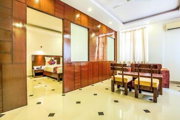 Fabhotel Royal Heritage