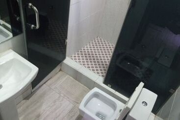 Hard Break Hotel And Suite