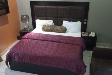Hard Break Hotel And Suite