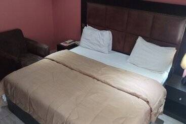 Hard Break Hotel And Suite