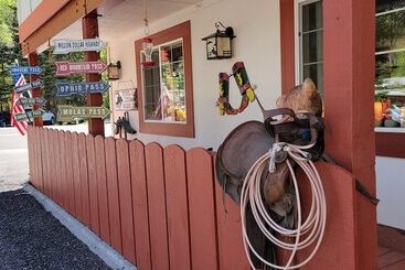Hot Springs Inn