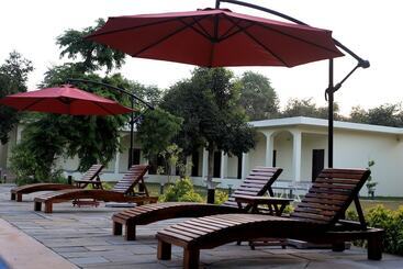 هتل Aroma Resort Pushkar