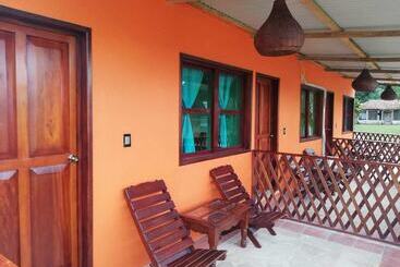 هتل Cabaña Kayon & Zarco