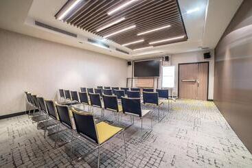 هتل Courtyard By Marriott Paris Porte De Versailles