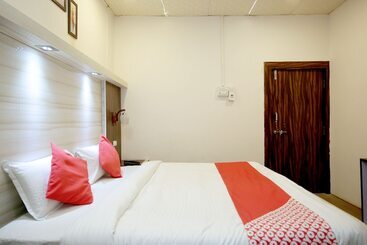 هتل E Square By Oyo Rooms