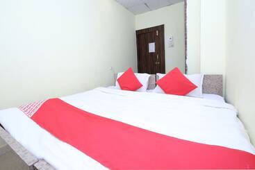 هتل E Square By Oyo Rooms