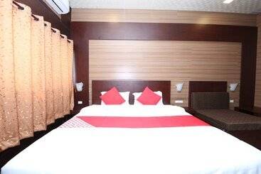 هتل E Square By Oyo Rooms