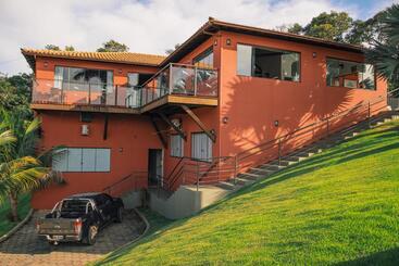 هتل Escarpas Resort