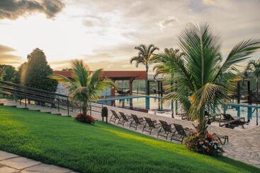 هتل Escarpas Resort