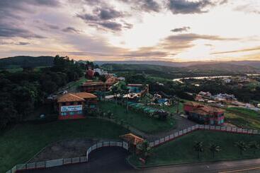 هتل Escarpas Resort
