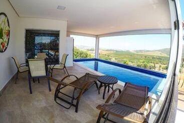 هتل Escarpas Resort