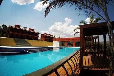هتل Escarpas Resort