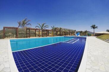 هتل Escarpas Resort