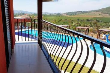 هتل Escarpas Resort
