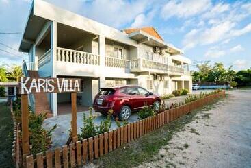هتل Karis Villa