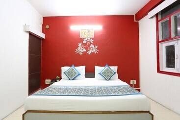 Spot On 35573 Hotel Classic
