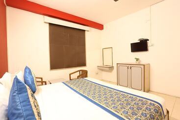 Spot On 35573 Hotel Classic