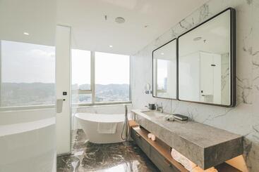 Atour Hotel Shenzhen Luohu Shuibei Ibc