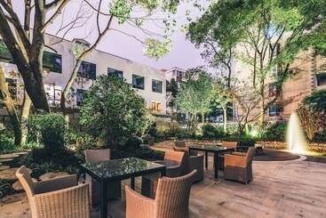 Atour Hotel Shenzhen Luohu Shuibei Ibc