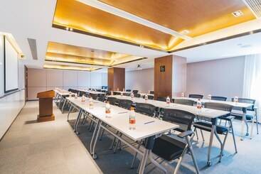 Atour Hotel Jinzhou Ave Airport Ningbo