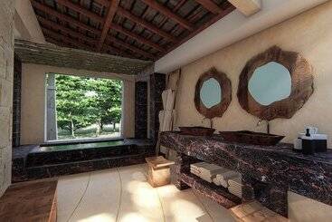 هتل 7 Chakras Resort
