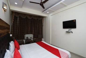 هتل Kesar Palace By Oyo Rooms