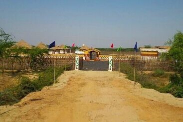 استراحتگاه Banni Village Stay