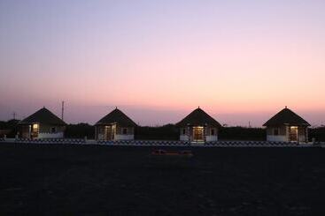 استراحتگاه Banni Village Stay