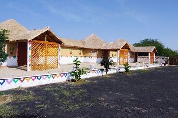 استراحتگاه Banni Village Stay