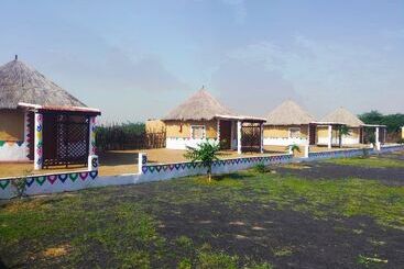 استراحتگاه Banni Village Stay