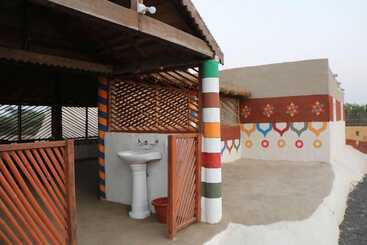 استراحتگاه Banni Village Stay