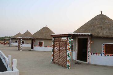 استراحتگاه Banni Village Stay