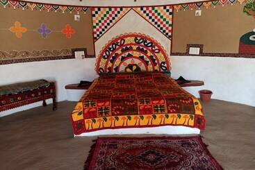 استراحتگاه Banni Village Stay