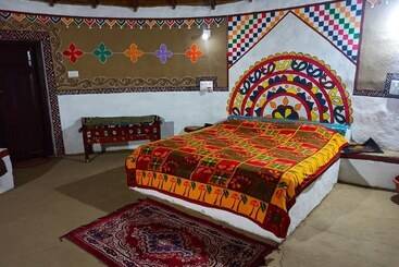 استراحتگاه Banni Village Stay