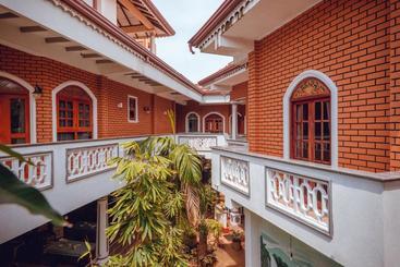 Village Inn Resort