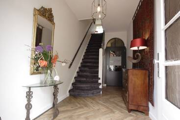 In De Witte Dame Hotel Bar Kitchen Apartments