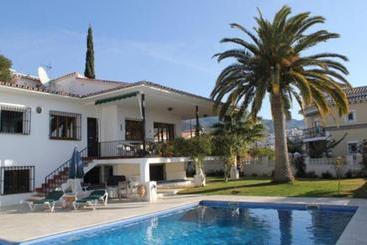 Villa Maria De Waard - Nerja