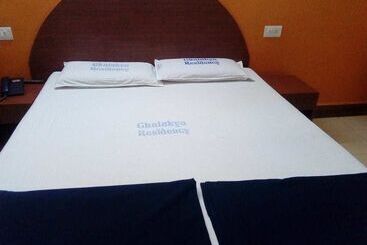 هتل Iroomz Chalukya Residency