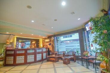 هتل Reddoorz Near Tugu Naga Singkawang
