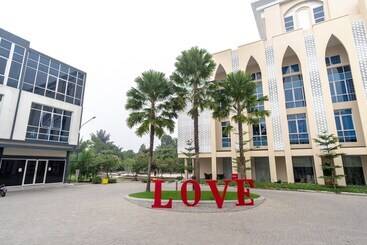 Travel Hub Hotel Kualanamu Airport