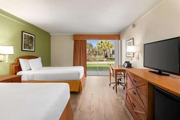 هتل Baymont By Wyndham Daytona Beach   Intl Speedway
