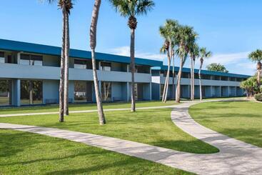 هتل Baymont By Wyndham Daytona Beach   Intl Speedway
