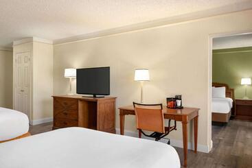 هتل Baymont By Wyndham Daytona Beach   Intl Speedway
