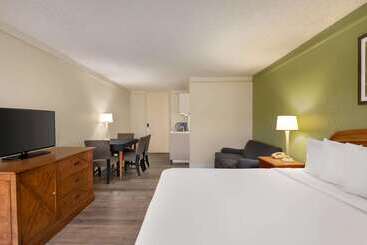هتل Baymont By Wyndham Daytona Beach   Intl Speedway